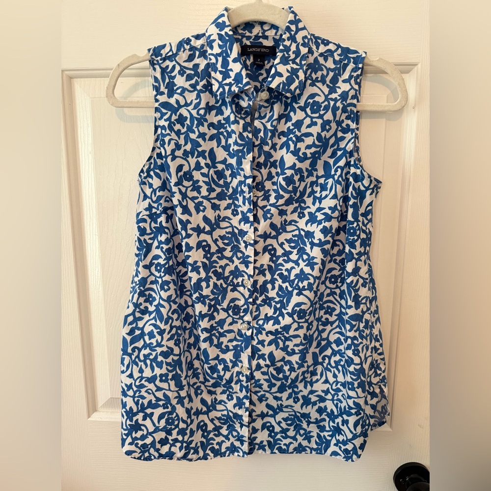 Lands' End Blue and White Floral Women's Sleeveless Button down top Sz 2